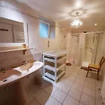 Familial Avec Jardin, Cheminee Et Equipements Bebe - Bellevigne, Charente - Fr-1-653-149 Viville
