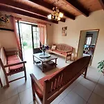Familial Avec Jardin, Cheminee Et Equipements Bebe - Bellevigne, Charente - Fr-1-653-149 Viville