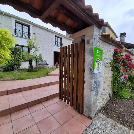 Familial Avec Jardin, Cheminee Et Equipements Bebe - Bellevigne, Charente - Fr-1-653-149