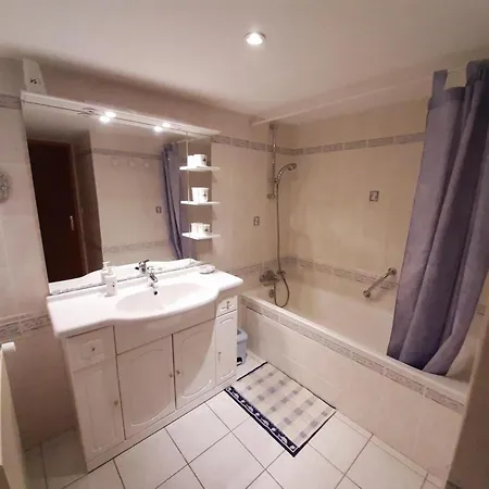 Сasa de vacaciones Familial Avec Jardin, Cheminée Et équipements Bébé – Bellevigne, Charente - Fr-1-653-149 *