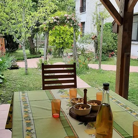 Сasa de vacaciones Familial Avec Jardin, Cheminée Et équipements Bébé – Bellevigne, Charente - Fr-1-653-149 Viville