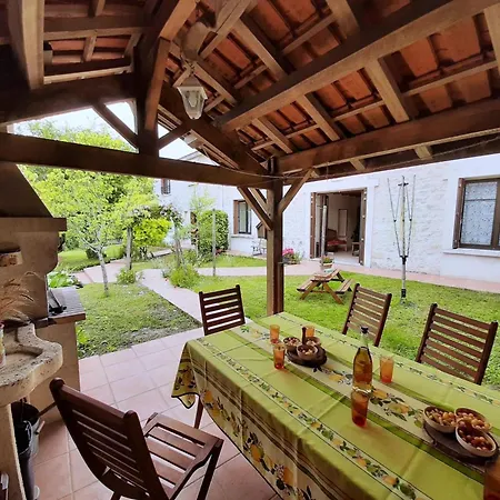 Familial Avec Jardin, Cheminée Et équipements Bébé – Bellevigne, Charente - Fr-1-653-149 Сasa de vacaciones