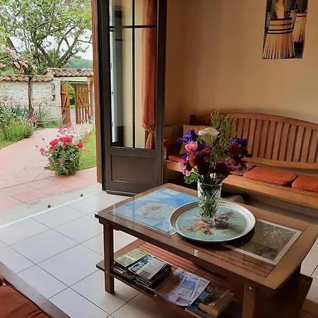 Familial Avec Jardin, Cheminée Et équipements Bébé – Bellevigne, Charente - Fr-1-653-149 Сasa de vacaciones