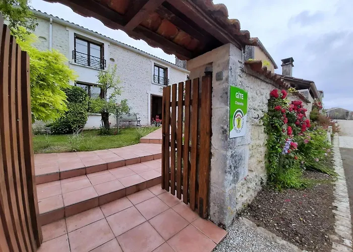 Familial Avec Jardin, Cheminee Et Equipements Bebe - Bellevigne, Charente - Fr-1-653-149