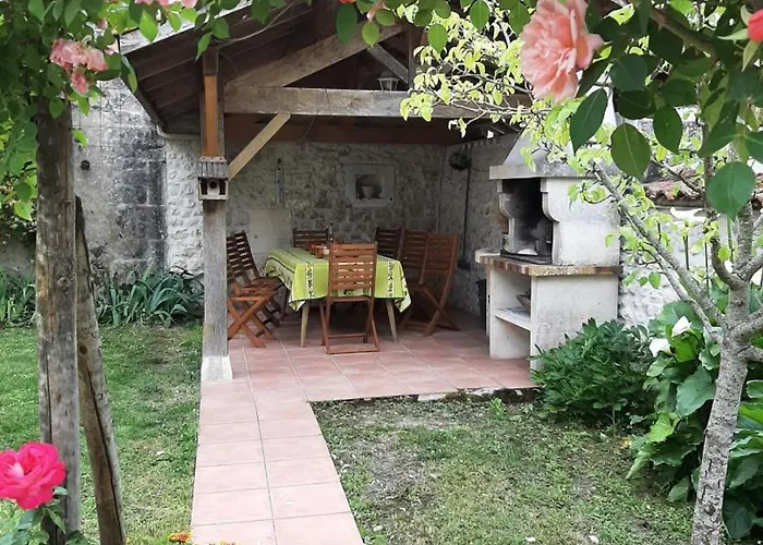 Familial Avec Jardin, Cheminee Et Equipements Bebe - Bellevigne, Charente - Fr-1-653-149 度假居 Viville