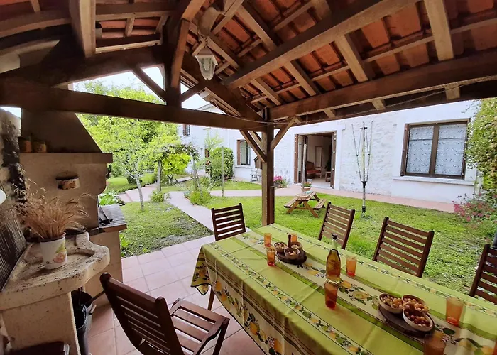 Familial Avec Jardin, Cheminee Et Equipements Bebe - Bellevigne, Charente - Fr-1-653-149 度假居