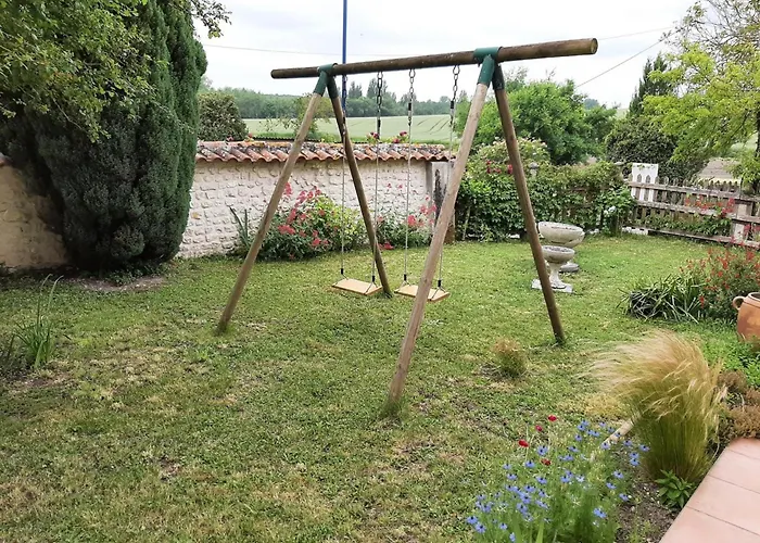 Familial Avec Jardin, Cheminee Et Equipements Bebe - Bellevigne, Charente - Fr-1-653-149 度假居 *