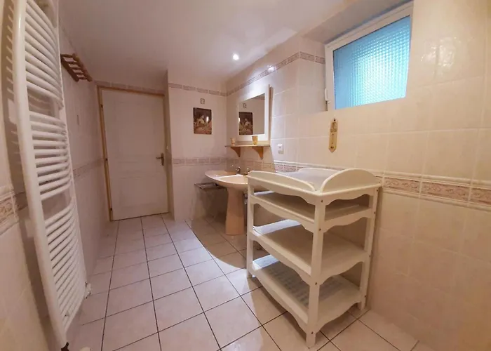 Familial Avec Jardin, Cheminee Et Equipements Bebe - Bellevigne, Charente - Fr-1-653-149 * Viville