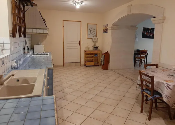 Familial Avec Jardin, Cheminee Et Equipements Bebe - Bellevigne, Charente - Fr-1-653-149 Viville