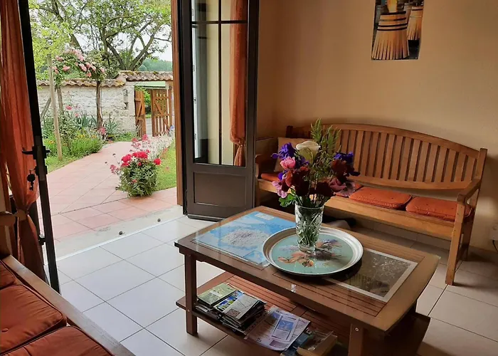 Familial Avec Jardin, Cheminee Et Equipements Bebe - Bellevigne, Charente - Fr-1-653-149 度假居